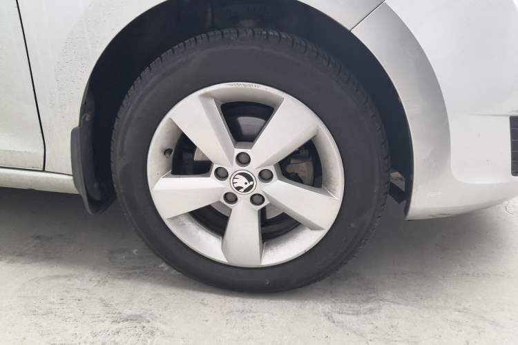 Used Skoda Rapid 2013 1.6L Manual Smart Selection Model