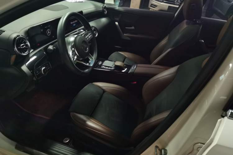 Used Mercedes-Benz A-Class 2020 Restyled A 200 L Sport Sedan Fashion Version
