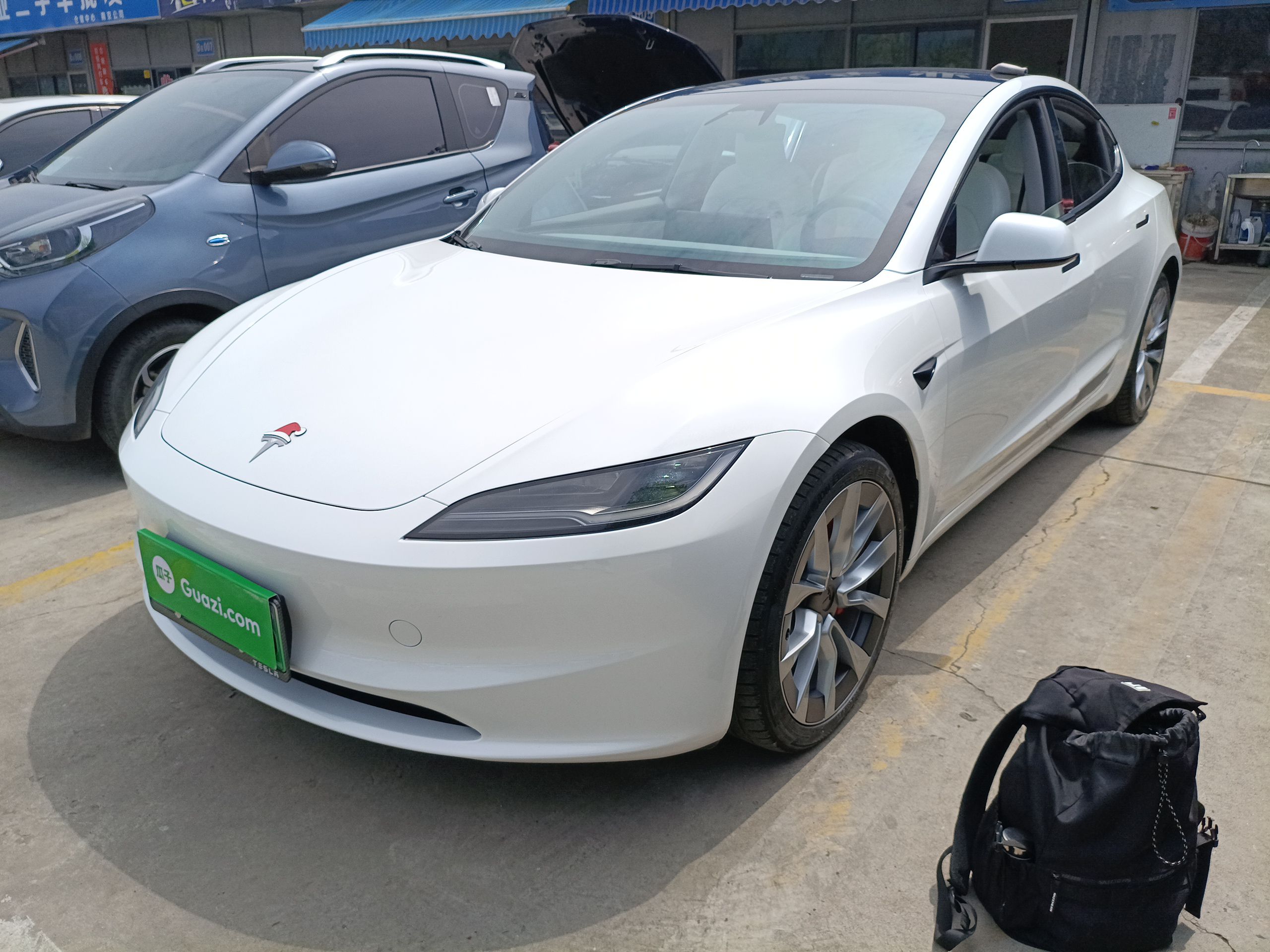 Под передней частью автомобиля