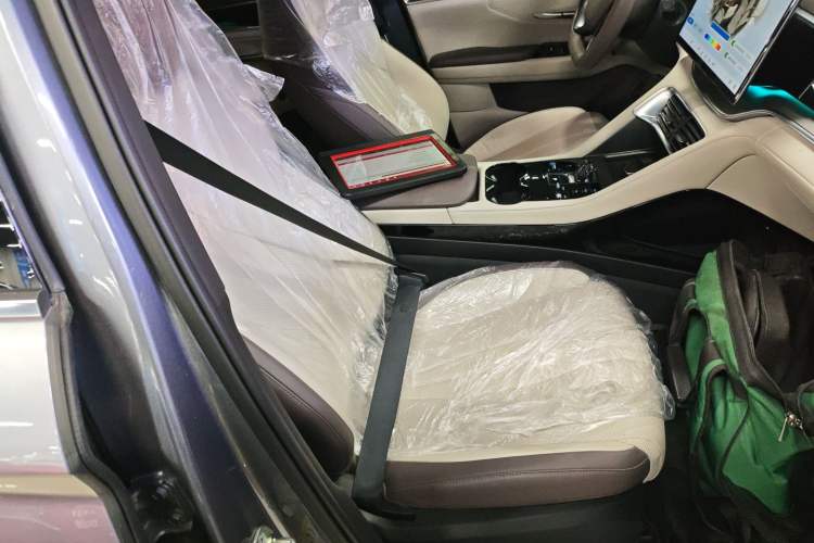 Used BYD Song PLUS New Energy 2025 DM-i Smart Drive 112KM Prestige Model Right Front Seat