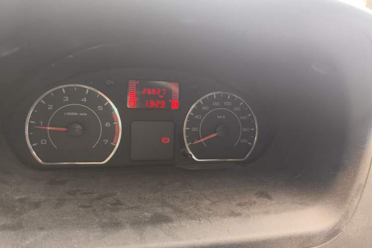 Used Wuling Rongguang 2014 1.5L S Standard Version Odometer Close Up