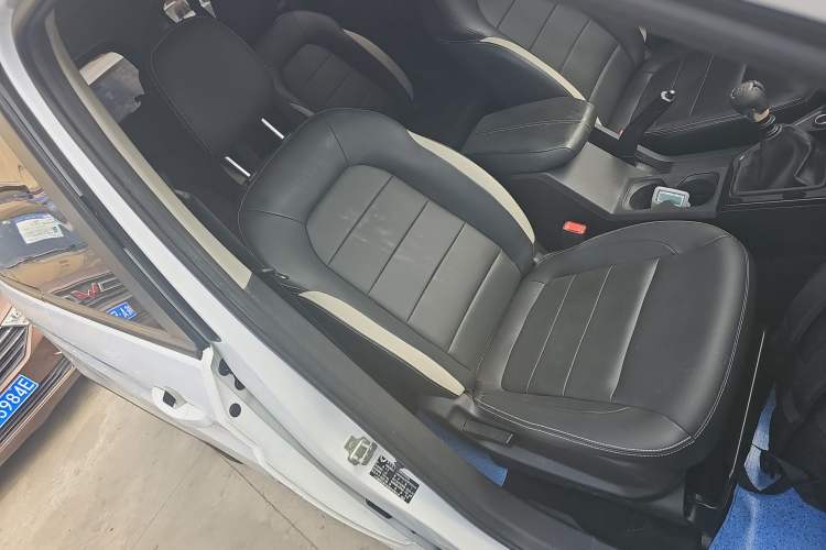 Used Wuling Zhengcheng 2021 1.5T Manual Luxury Version Right Front Seat