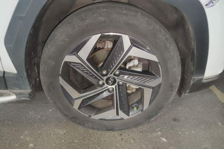 Used Hyundai Tucson 2023 Tucson L 1.5T Automatic Two-Wheel Drive DLX Luxury Edition Right Front Wheel Hub