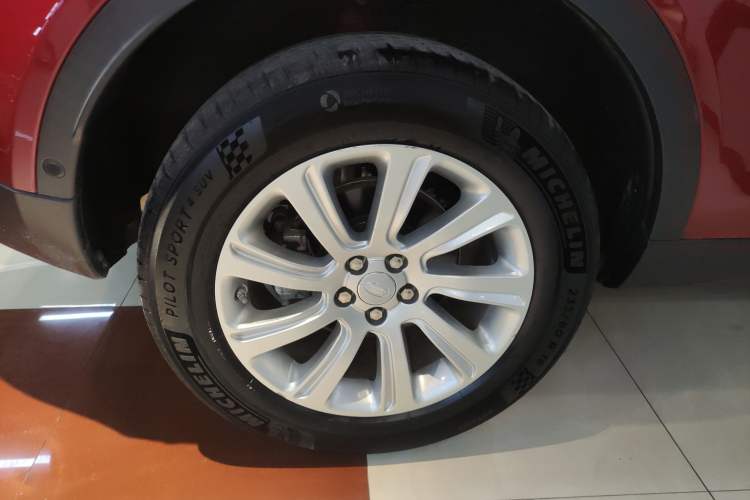 Used Land Rover Discovery Sport 2018 240 PS SE Version Exterior 5