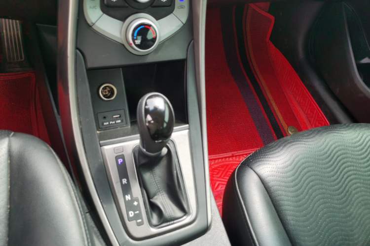 Used Hyundai Elantra (5th Generation / Langdong) 2016 1.6L Automatic Smart Version Gear Lever