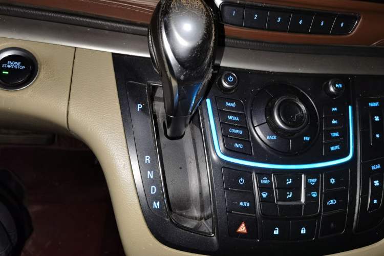 Used Buick GL8 2014 2.4L CT Luxury Business Comfort Edition
