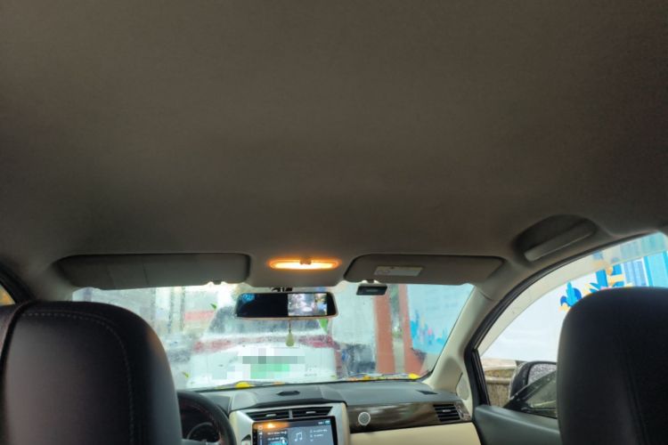 Used Venucia R50 2014 1.6L Automatic Splendid Edition