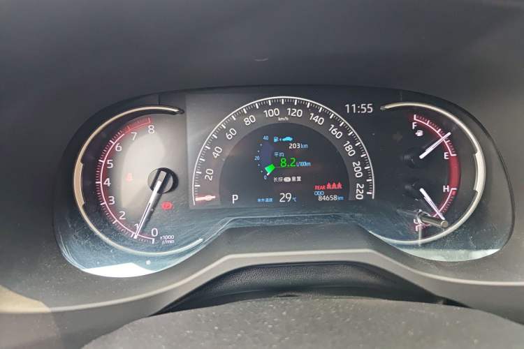 Used Toyota RAV4 2020 2.0L CVT 4x4 Trend Edition Odometer Close Up