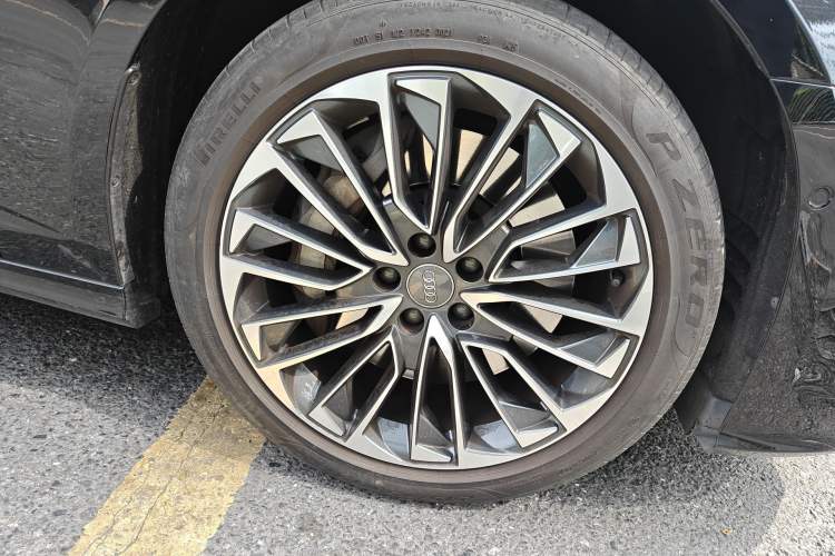 Used Audi A6L New Energy 2020 55 TFSI e quattro Right Front Wheel Hub