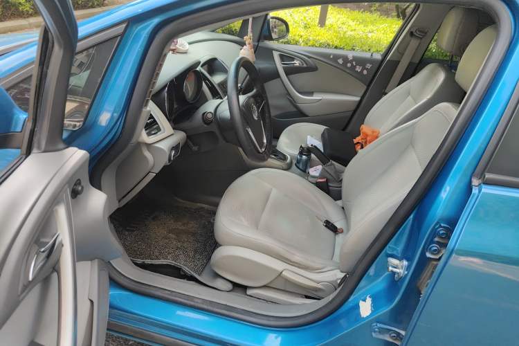 Used Buick GT 2010 XT 1.6L Automatic Fashion Edition Driver Seat