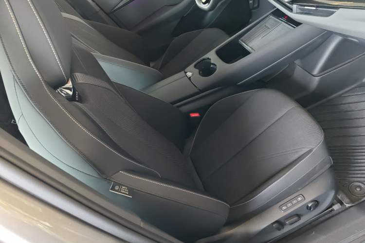 Used Volkswagen ID.UNYX 2024 Revised Pro Long-Range Version Right Front Seat