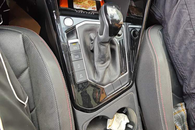 Used Volkswagen Tayron 2020 330TSI Two-Wheel Drive Luxury Smart Connectivity Version Gear Lever