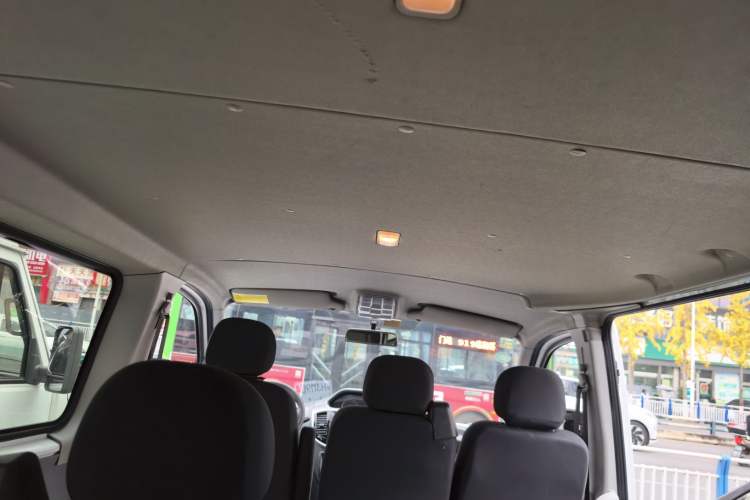 Used SAIC MAXUS Xintu V80 2019 2.5T Classic Model 6-Speed Manual – Aoyuntong Modified Version Short Wheelbase Ultra-Low Roof 5/6 Seats
