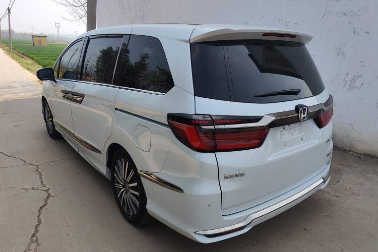 Used Honda Elysion 2024 2.0L eHEV Luxury Edition Rear Left 45 Deg