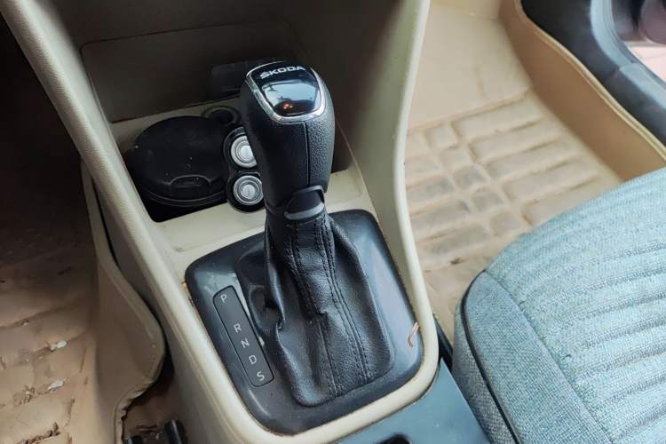 Used Skoda Rapid 2013 1.6L Automatic Smart Selection Model