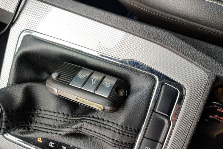 Used Roewe RX5 2016 20T Two-Wheel Drive Automatic Internet Smart Edition