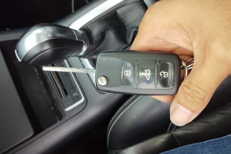 Used Volkswagen Tiguan 2017 300TSI Automatic Two-Wheel Drive Silk Road Comfort Edition Vehicle Key