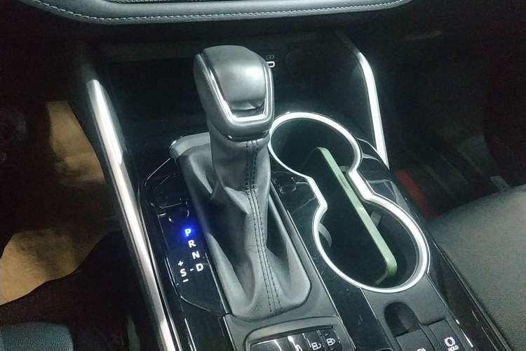 Used Toyota Highlander 2023 2.5L Smart Electric Hybrid Dual-Drive Prestige Version 7 Seats Gear Lever