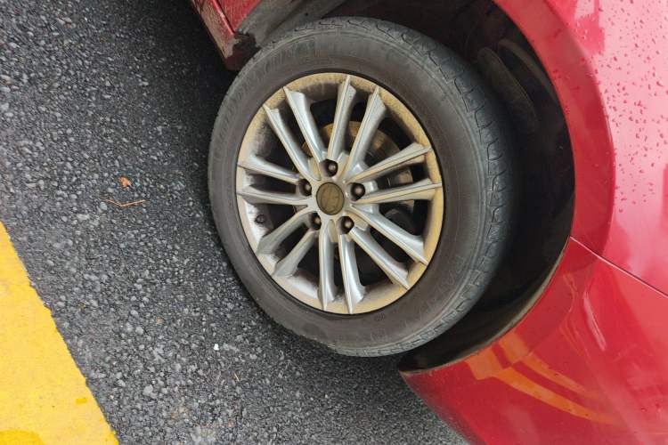 Used JAC Group Heyue 2012 1.5L Manual Luxury Version Right Front Wheel Hub