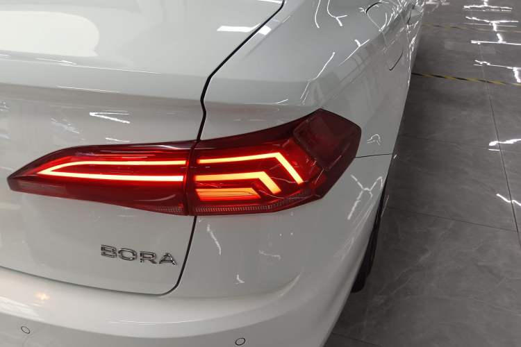 Used Volkswagen Bora 2021 1.5L Automatic Elite Smart Connect Edition Right Rear Taillight