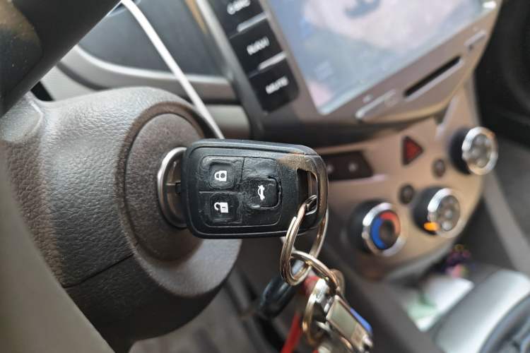 Used Chevrolet Aveo Sonic 2011 Sedan 1.4L MT SL