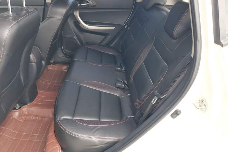 Used CHANGAN CS35 2014 1.6L Automatic Luxury Model China IV Standard
