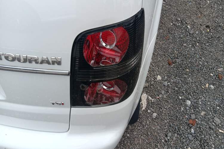 Used Volkswagen Touran 2013 1.4T DSG Smart Edition 7-Seater Right Rear Taillight