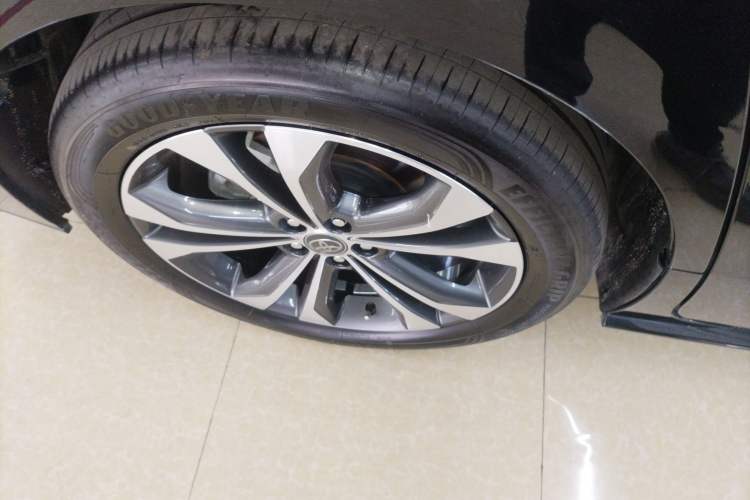 Used Toyota Granvia 2022 2.5L Hybrid Premium Edition Exterior 5