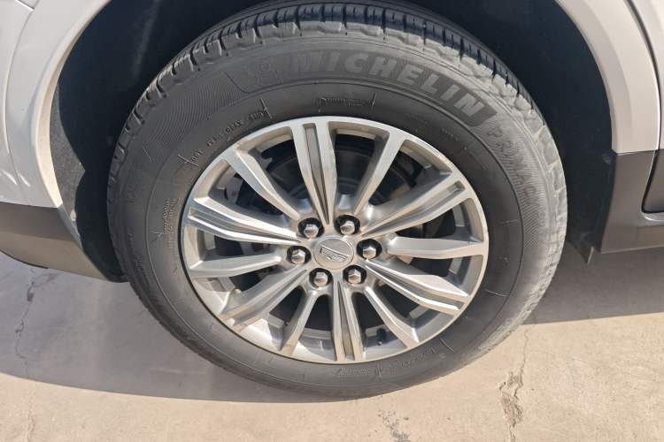 Used Cadillac XT5 2018 28T Four-Wheel Drive Luxury Model Right Rear Wheel Hub