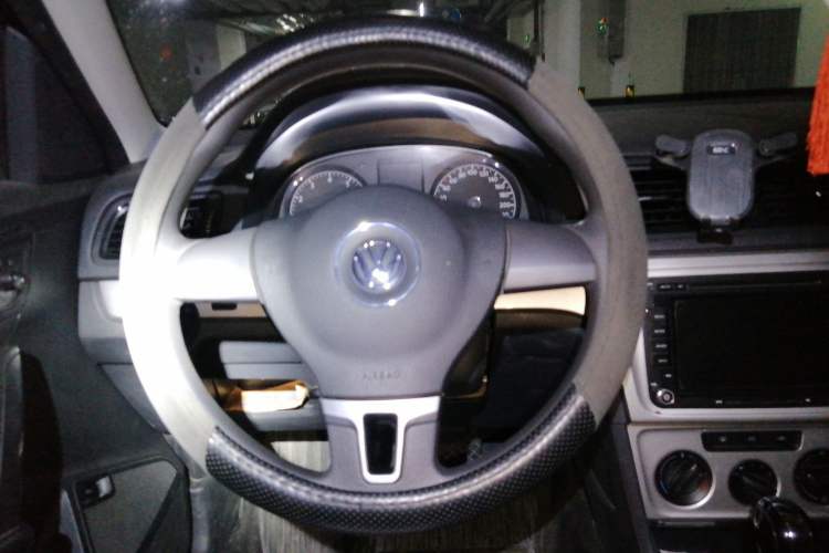 Used Volkswagen Lavida 2015 1.6L Automatic Fashion Edition Steering Wheel