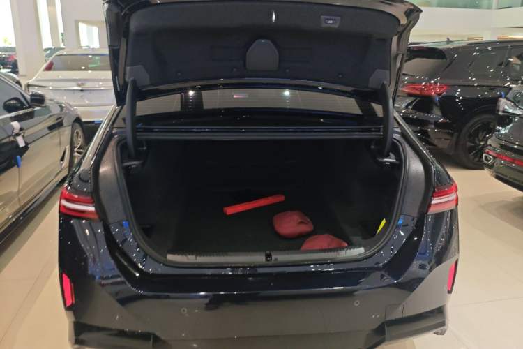 Used BMW 5 Series 2025 525Li M Sport Package