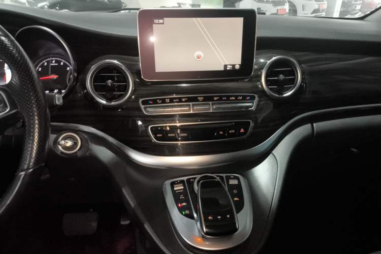 Used Mercedes-Benz V-Class 2017 V 260 Avantgarde Edition