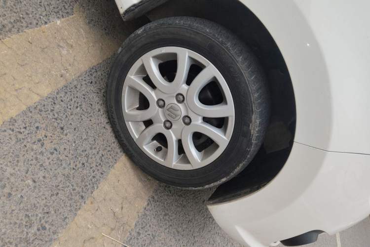 Used Suzuki Alto 2013 1.0L Automatic Luxury Model Right Front Wheel Hub