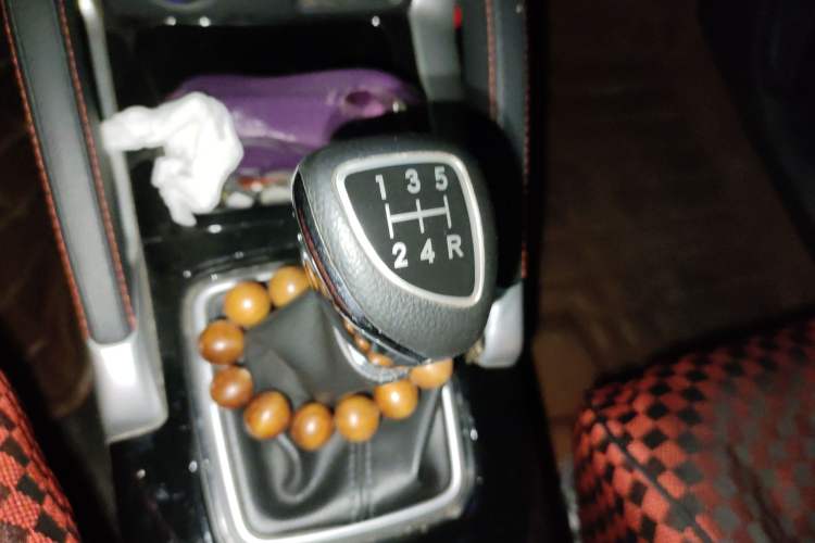 Used BAIC Senova X35 2016 1.5L Manual Elite Edition Gear Lever