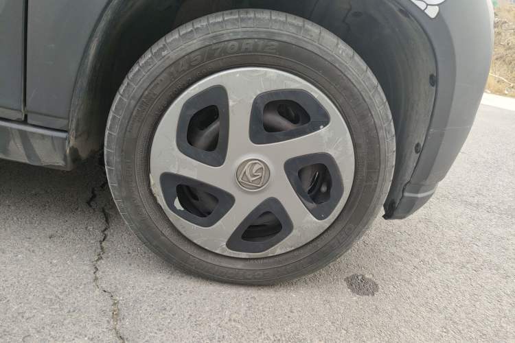 Used Baojun E100 2020 305KM Smart Drive Version Right Front Wheel Hub