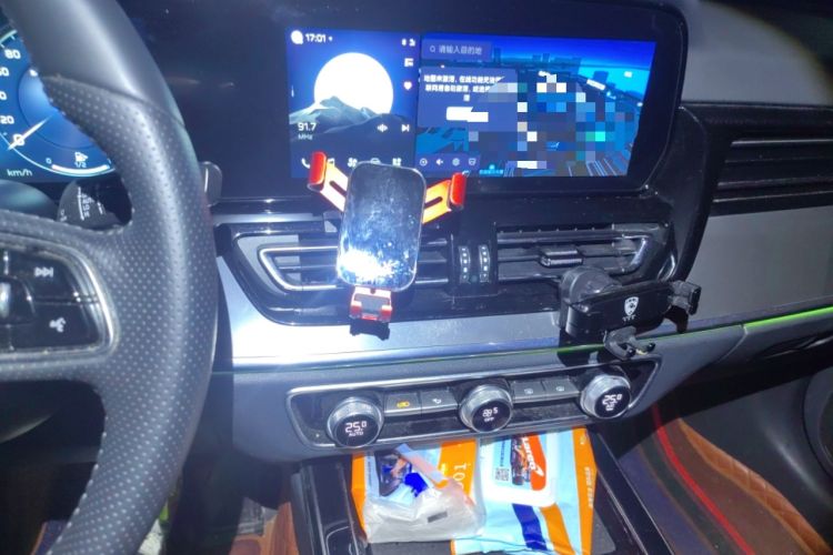 Used Hongqi HS5 2023 2.0T Four-Wheel Drive Flagship Pro Edition Audio And AC Panel