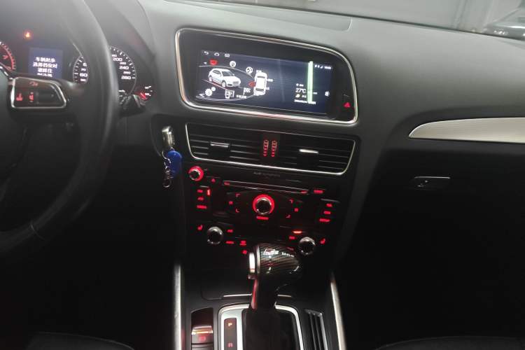 Used Audi Q5 2015 40 TFSI Technology Edition Audio And AC Panel