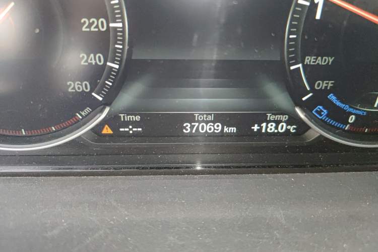 Used BMW 3 Series 2018 320Li Fashion Model Odometer Close Up