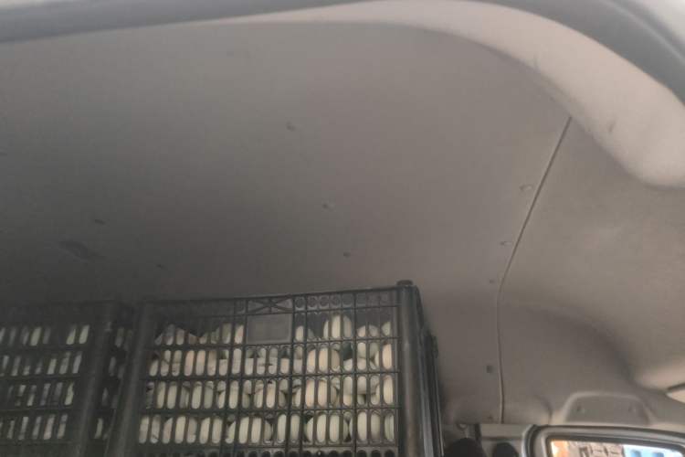 Used Foton Toano 2024 Tuyano Pro Multi-Function 2.0T Manual Rear-Drive Long Wheelbase Mid-Roof Design Single Rear Tire—Available in 5/6/7/9-Seater Configurations
