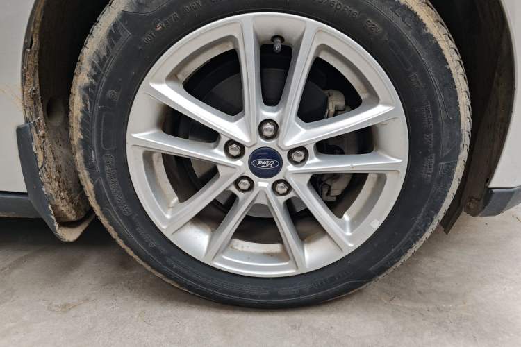 Used Ford Focus 2015 Hatchback 1.6L Automatic Fashion Edition
