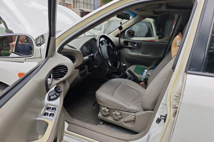 Used Huatai Santa Fe Classic 2011 2.0L Gasoline Manual Two-Wheel Drive Luxury Version Driver Seat