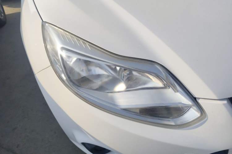 Used Ford Focus 2012 Sedan 1.6L Manual Comfort Model
