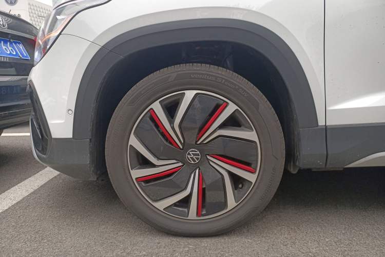 Used Volkswagen Tharu 2024 300TSI Two-Wheel-Drive Moon Luxury Edition