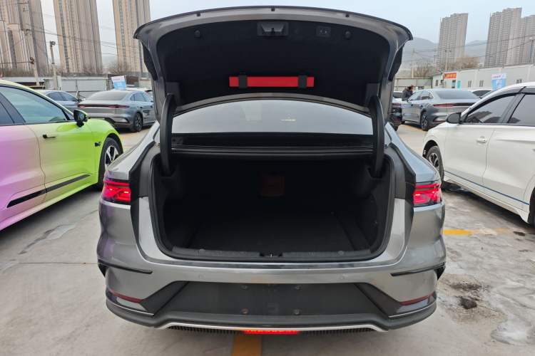 Used BYD Han 2022 EV Genesis Edition 715KM Front-Wheel-Drive Prestige Model
