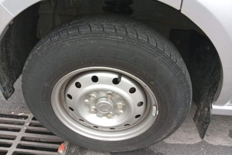 Used Dongfeng Xiaokang C36 2024 1.5L Standard II Right Front Wheel Hub