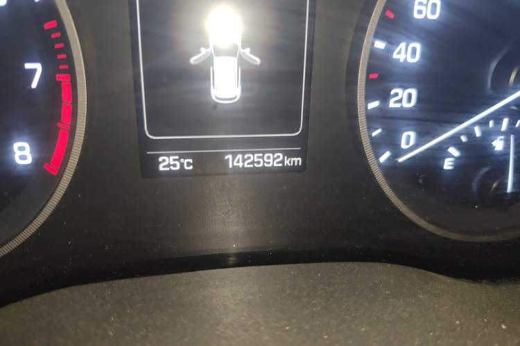 Used Hyundai Tucson 2015 1.6T Dual-Clutch Two-Wheel-Drive Smart Model Odometer Close Up