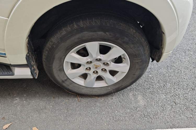 Used Mitsubishi Pajero 2019 3.0L Automatic Prestige Edition Right Front Wheel Hub