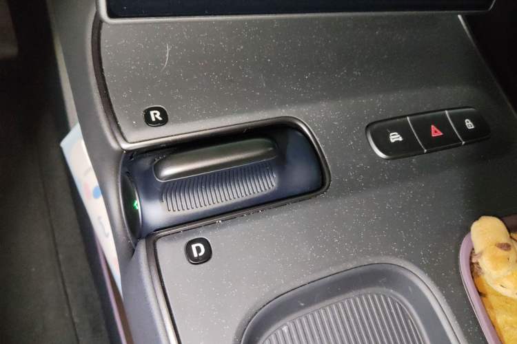 Used Nio ET5 2024 75 kWh Gear Lever