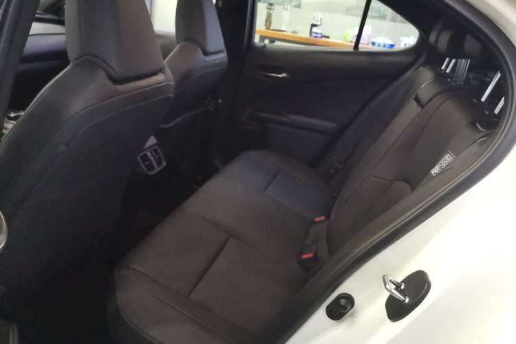 Used Lexus UX 2022 260h Explore-Edition
