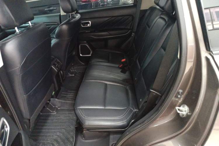 Used Mitsubishi Outlander 2019 2.0L Two-Wheel Drive Comfort Edition 5 Seats China V Standard
